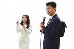 早餐摊占道经营的三种意见封面，清晨街角的小吃摊位