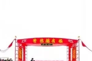 通勤地铁早高峰实录封面，车厢内拥挤的人群剪影